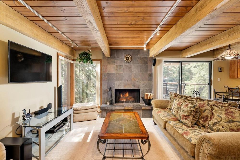 Holiday home Chateau Eau Claire Unit 17, Serene Overlooking The River With Many Upgrades *