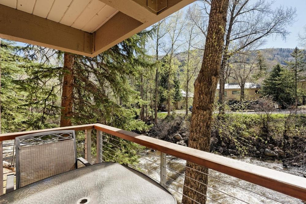Holiday home Chateau Eau Claire Unit 17, Serene Overlooking The River With Many Upgrades *