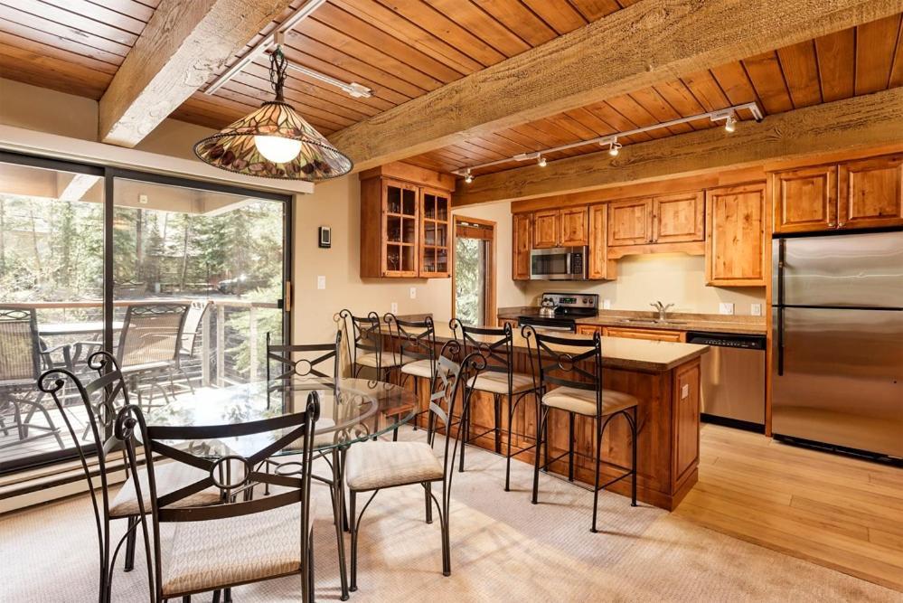 Holiday home Chateau Eau Claire Unit 17, Serene Overlooking The River With Many Upgrades Aspen