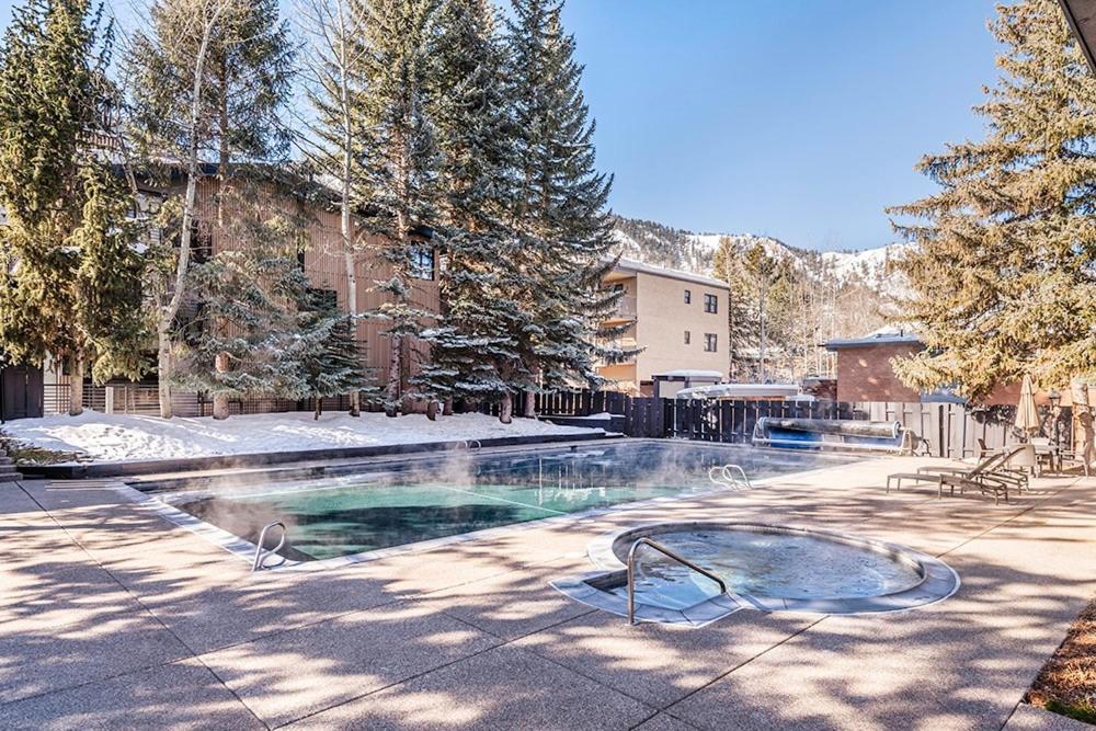 Holiday home Chateau Eau Claire Unit 17, Serene Overlooking The River With Many Upgrades *