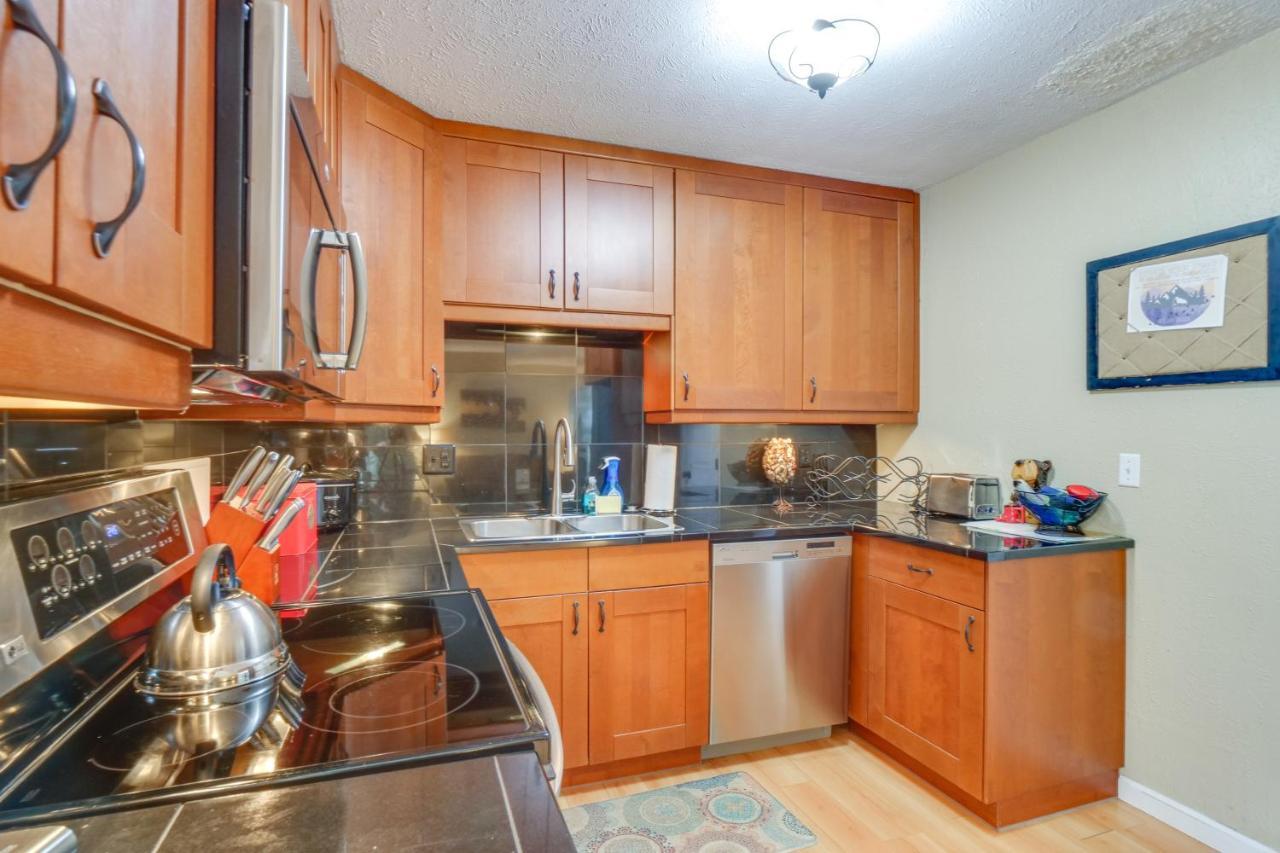 Holiday home Ski-in Retreat With Pool Access 2 Blocks To Main St