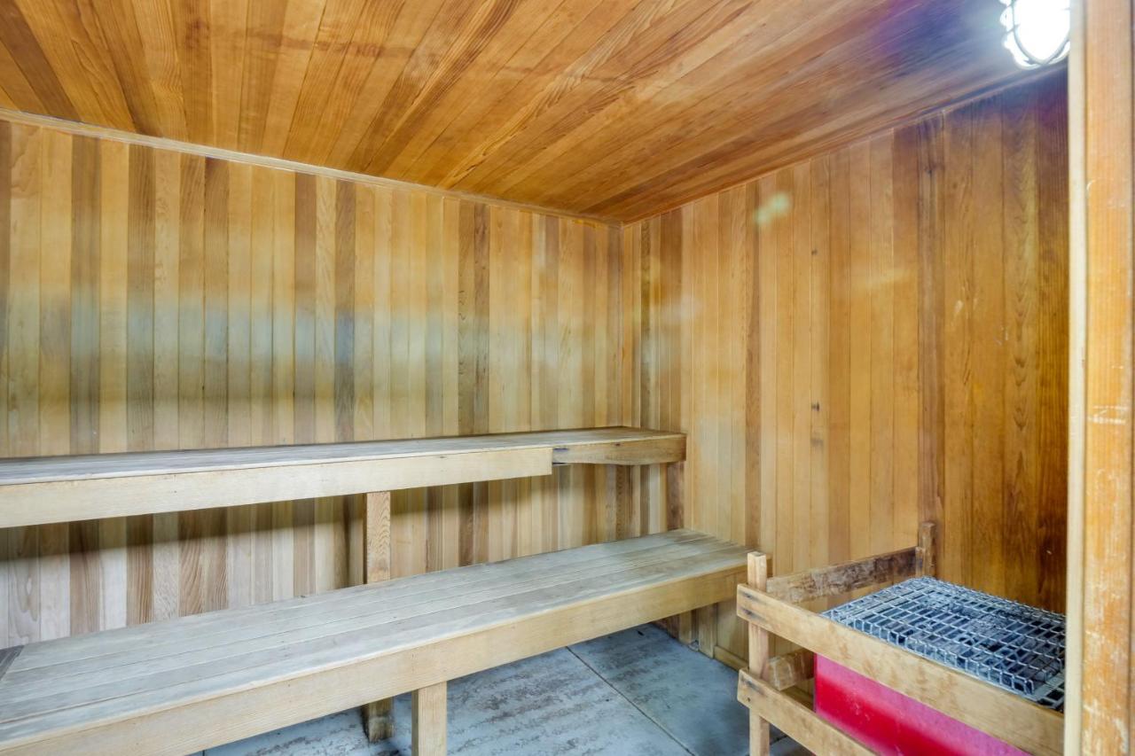 With Community Pool And Hot Tub! Apartment *