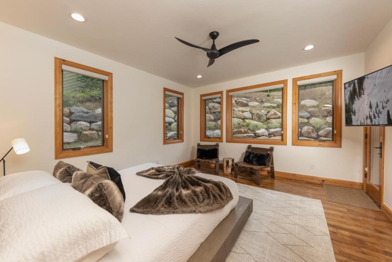 Warm And Luxurious, Spectacular Views, En-suites, Hot Tub, Shuffle Board, Arcade Machine!! Breckenridge