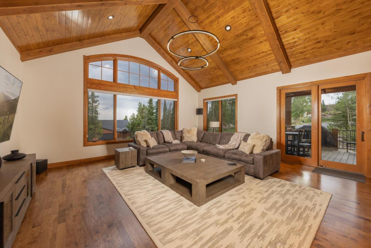 Warm And Luxurious, Spectacular Views, En-suites, Hot Tub, Shuffle Board, Arcade Machine!! Holiday home Breckenridge