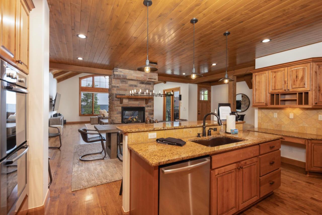 Warm And Luxurious, Spectacular Views, En-suites, Hot Tub, Shuffle Board, Arcade Machine!! Breckenridge