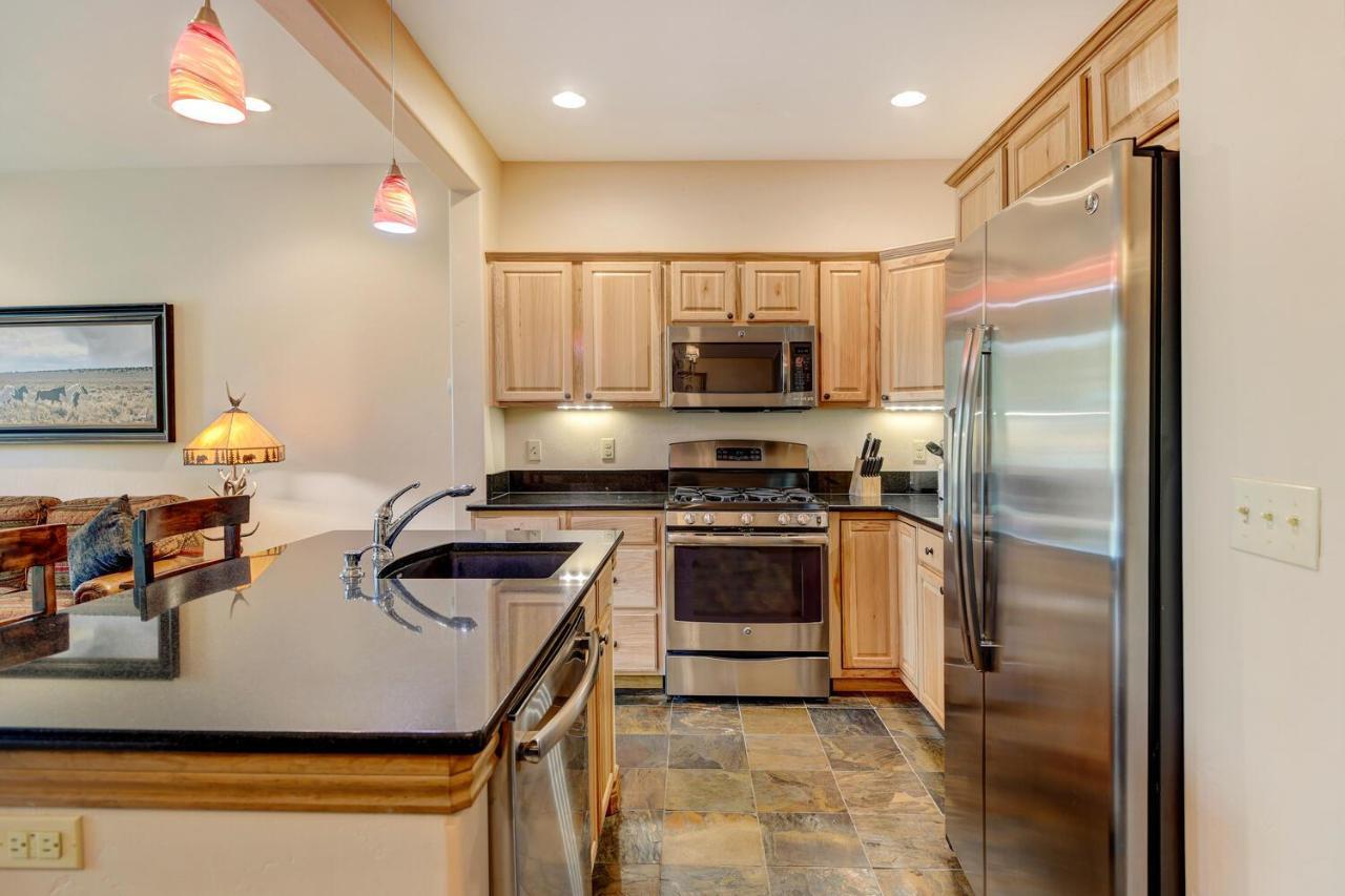 Luxury 582 On River With Hot Tub / Great Views / Price - $500 Free Activities Daily Winter Park