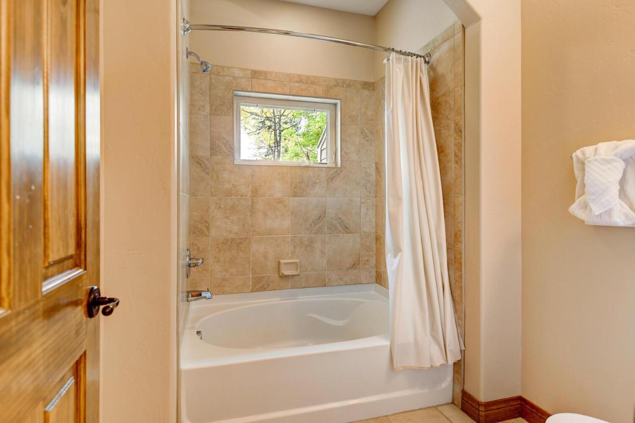 Luxury 582 On River With Hot Tub / Great Views / Price - $500 Free Activities Daily Holiday home *