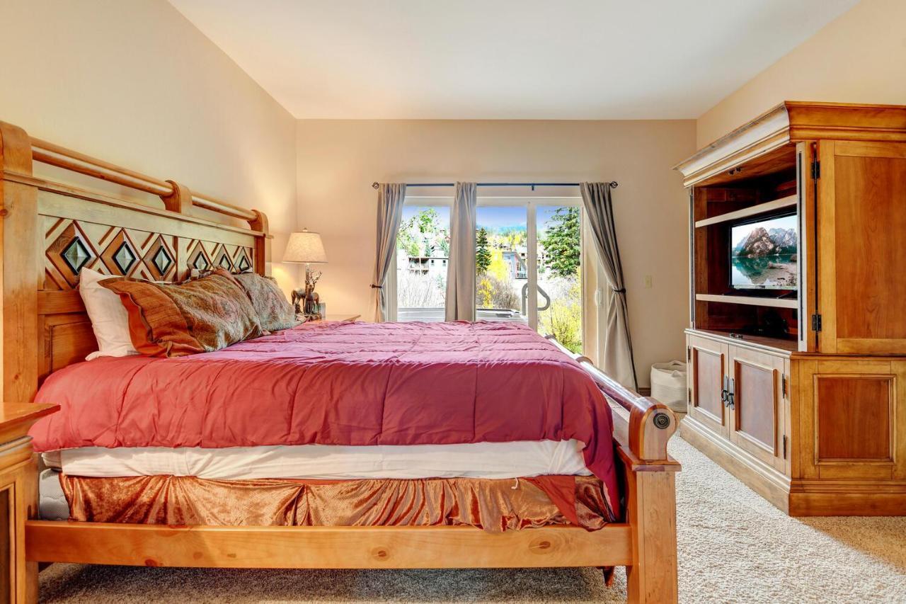 Luxury 582 On River With Hot Tub / Great Views / Price - $500 Free Activities Daily Holiday home Winter Park