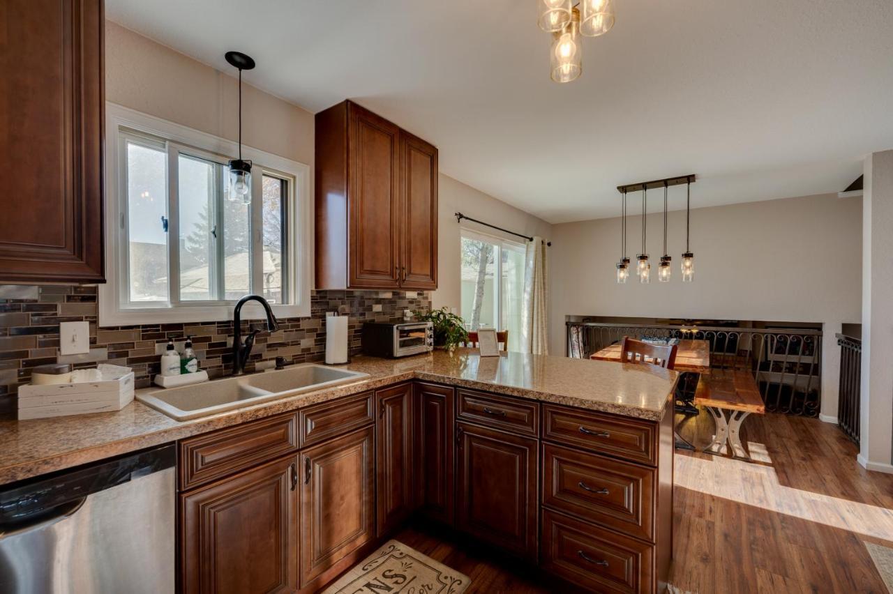 With Private Hot Tub And Wood Fireplace! Casa de férias Loveland