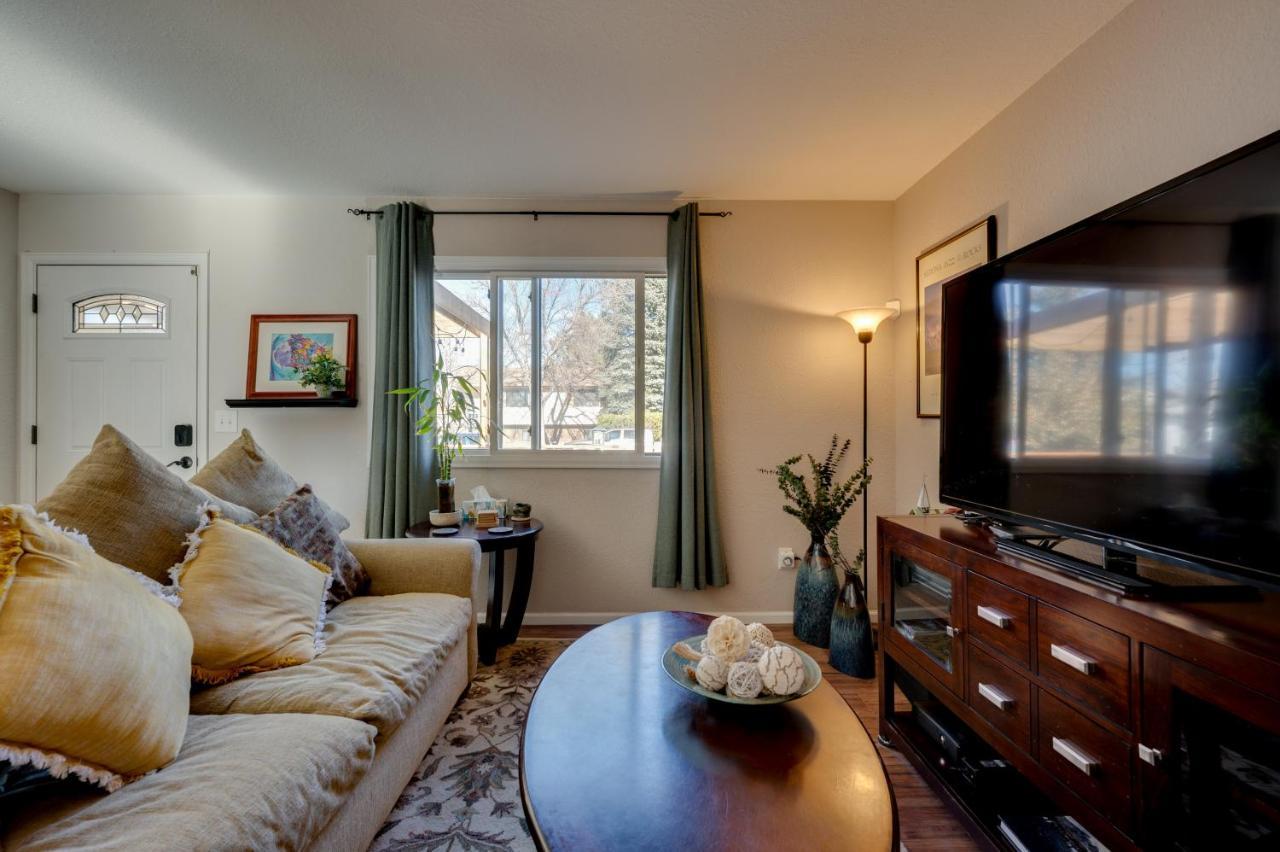 With Private Hot Tub And Wood Fireplace! Casa de férias Loveland