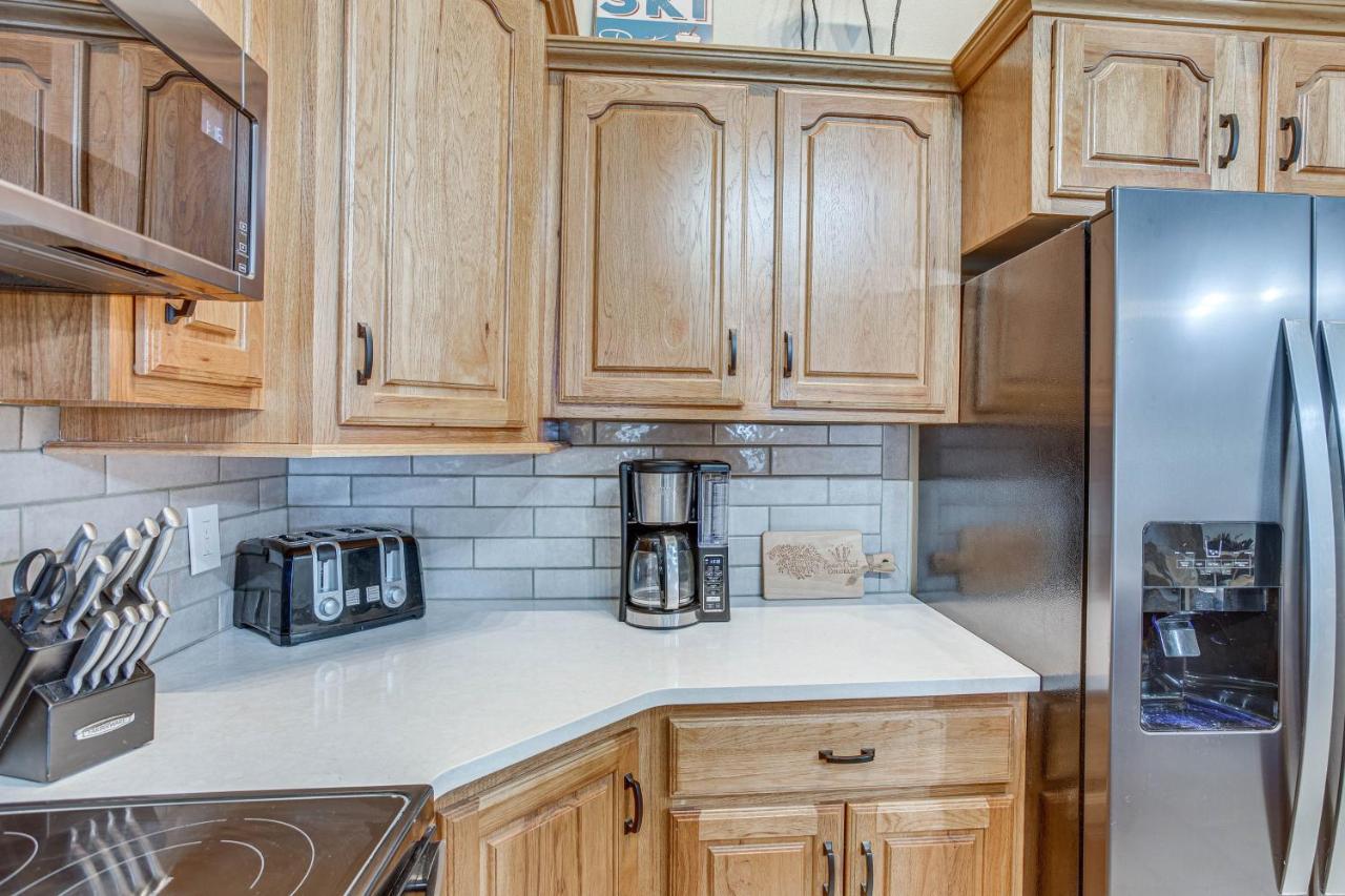 Colorado Escape With Pool Access And Mountain Views! Apartment Avon
