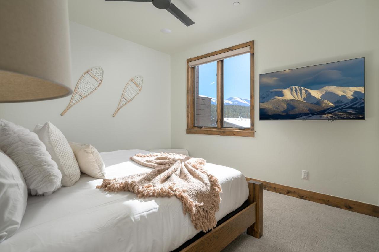 New Luxury 502 Next To / Hot Tub & Views / Price - $500 Free Activities Daily *