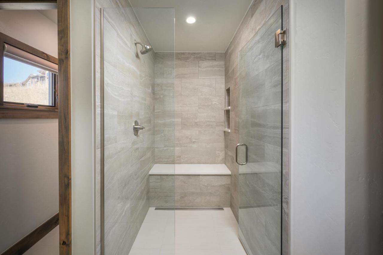 New Luxury 502 Next To / Hot Tub & Views / Price - $500 Free Activities Daily Holiday home
