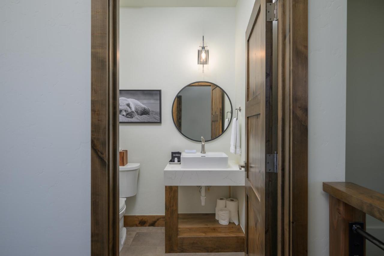New Luxury 502 Next To / Hot Tub & Views / Price - $500 Free Activities Daily * Winter Park