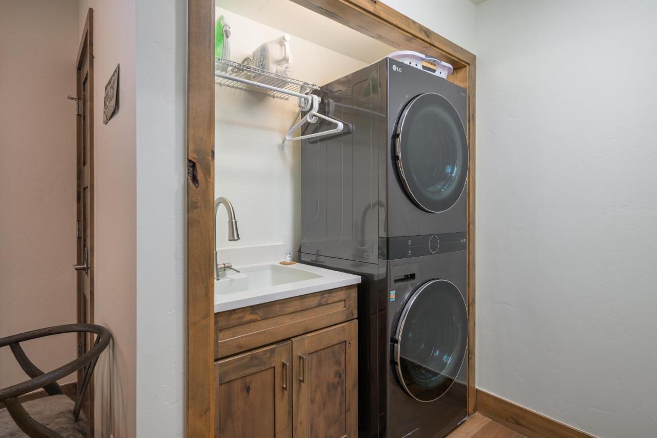 New Luxury 502 Next To / Hot Tub & Views / Price - $500 Free Activities Daily Holiday home Winter Park
