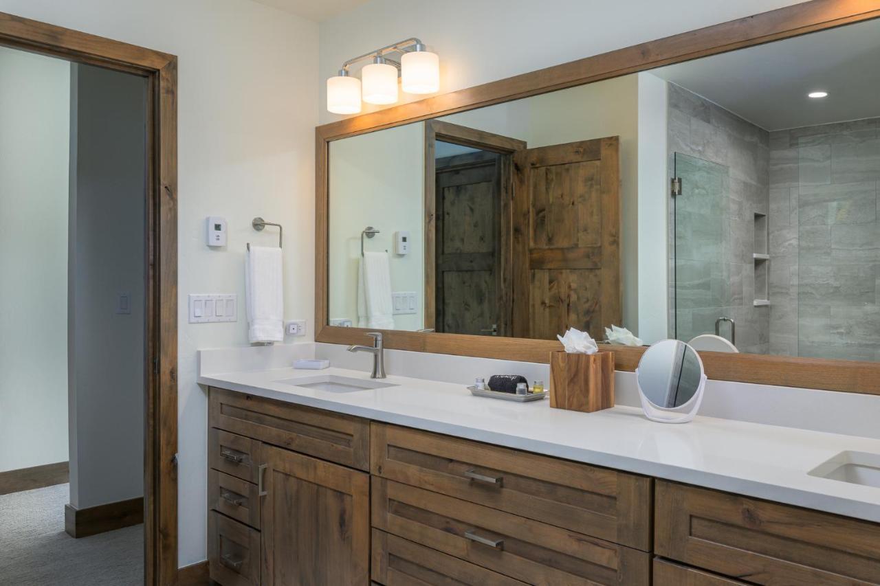 New Luxury 502 Next To / Hot Tub & Views / Price - $500 Free Activities Daily *