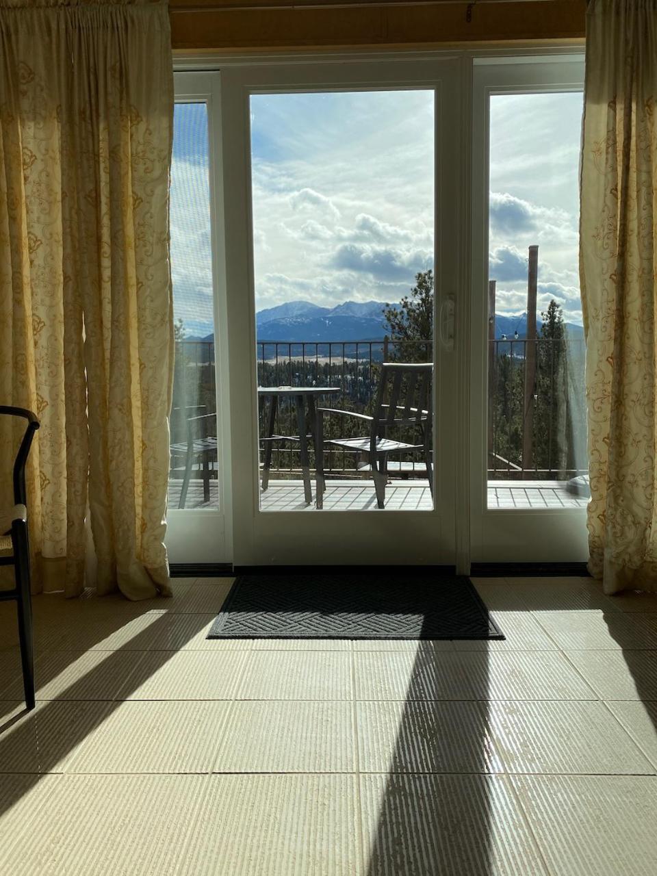 Pikes Peak Paradise 3*