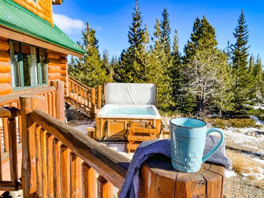 Spectacular Custom Log With Hot Tub, Epic Views, Fireplace - Moose Tracks Holiday home Fairplay