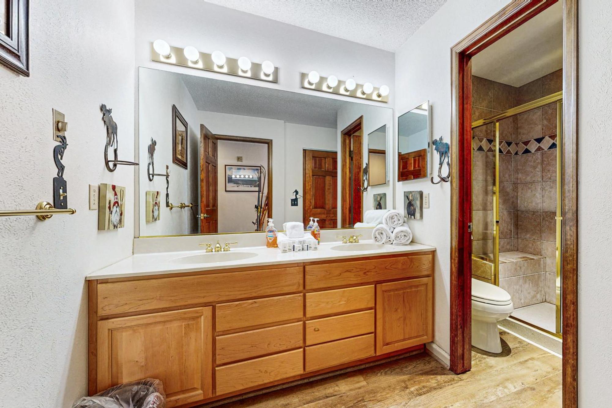 4 Bed 4 Bath In Fraser