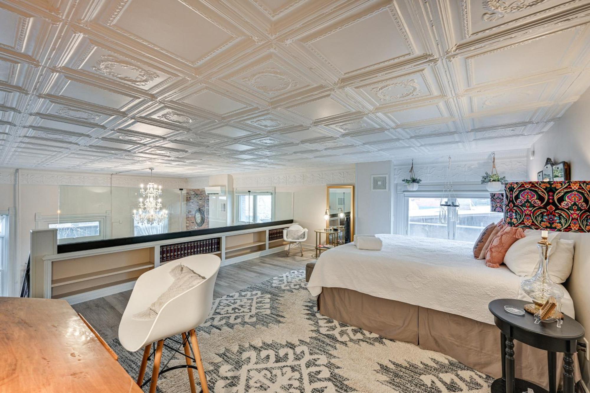 Walk To Arkansas River Historic Palace Loft! Apartment