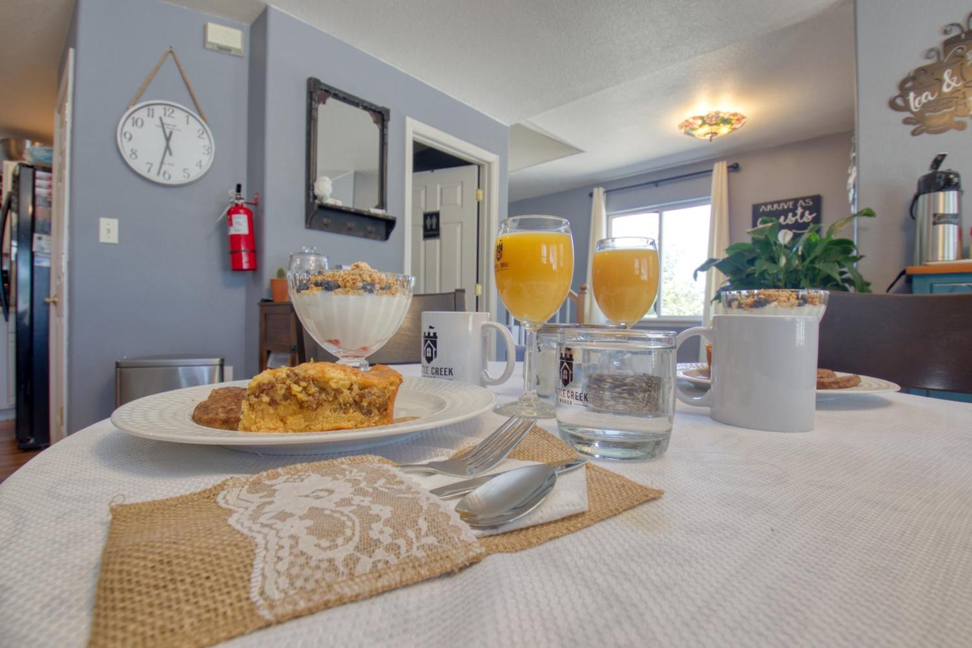 Castle Creek Manor Bed & Breakfast *
