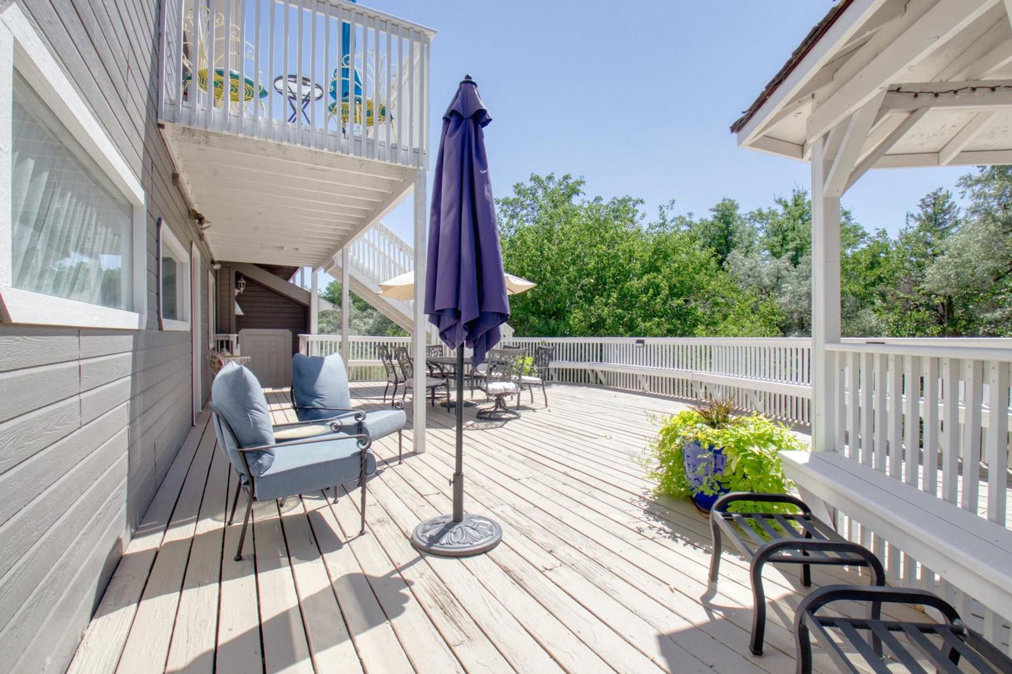 Castle Creek Manor Bed & Breakfast