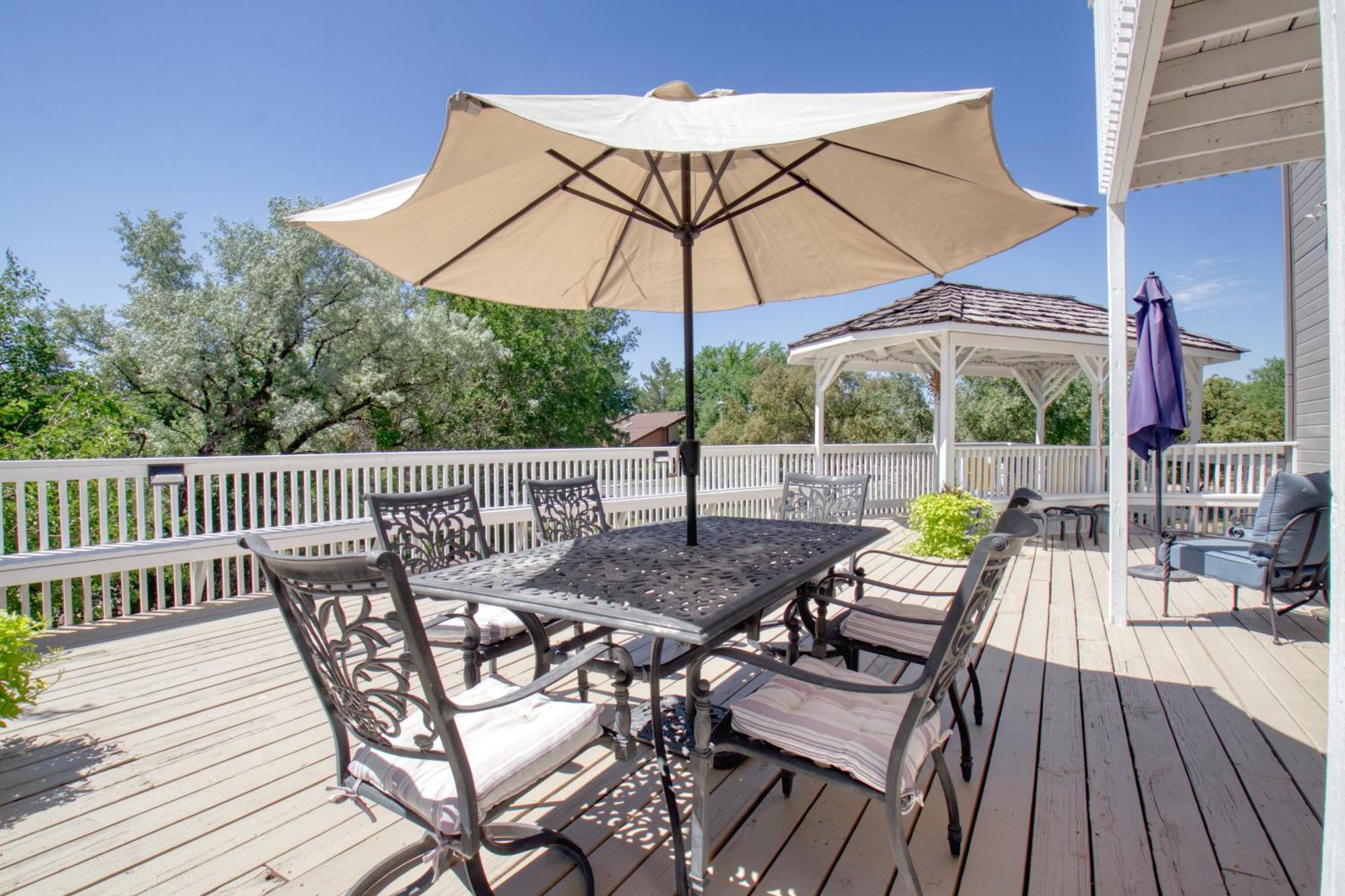 Castle Creek Manor Bed & Breakfast