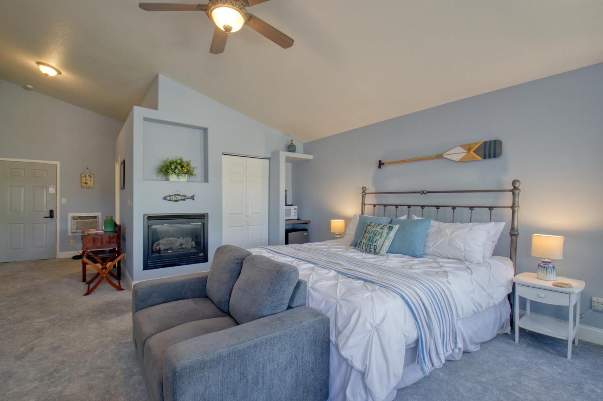 Castle Creek Manor Bed & Breakfast