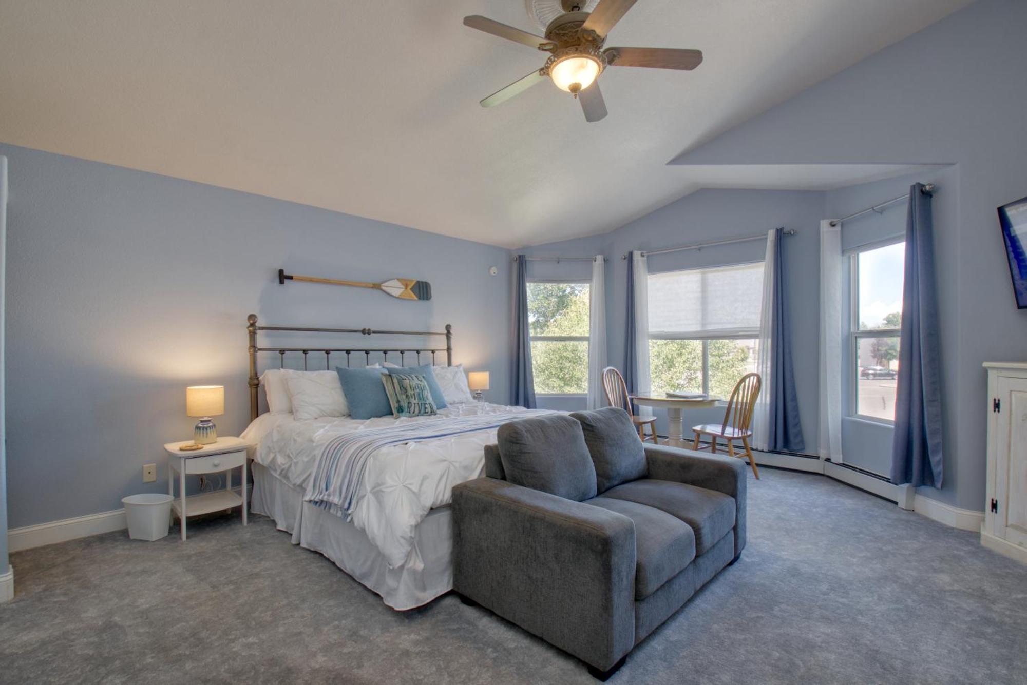 Castle Creek Manor Bed & Breakfast