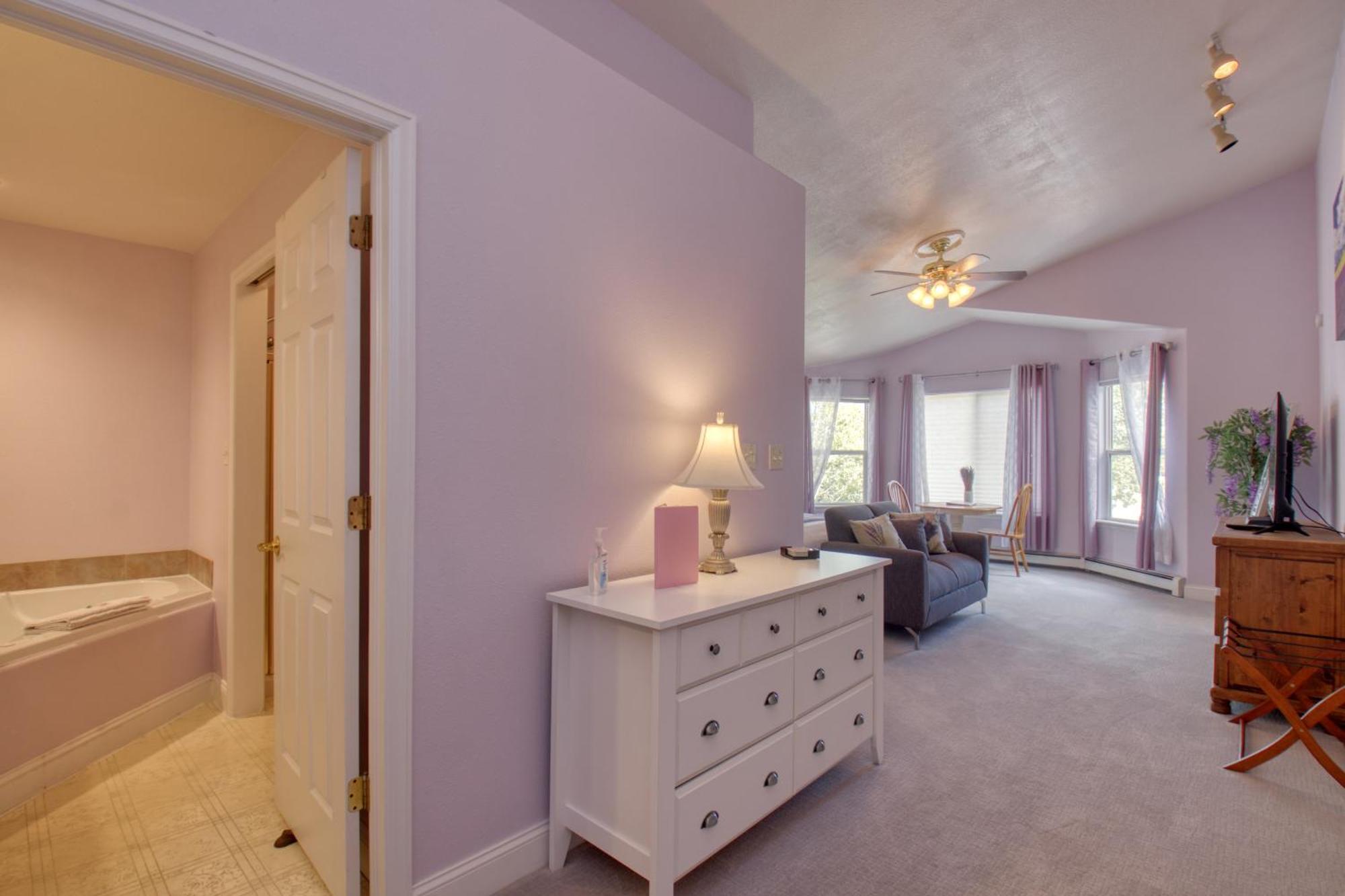Castle Creek Manor Bed & Breakfast