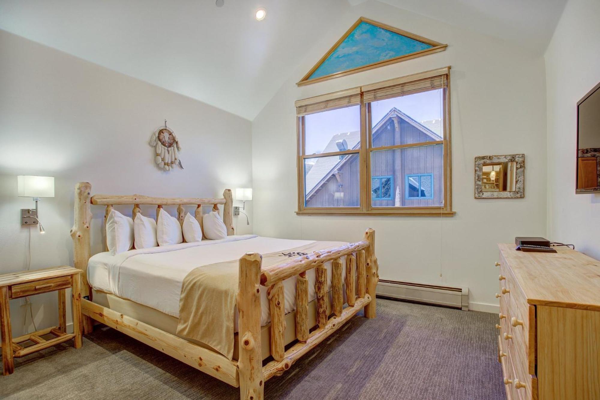 Resort Jackpine & Black Bear By *