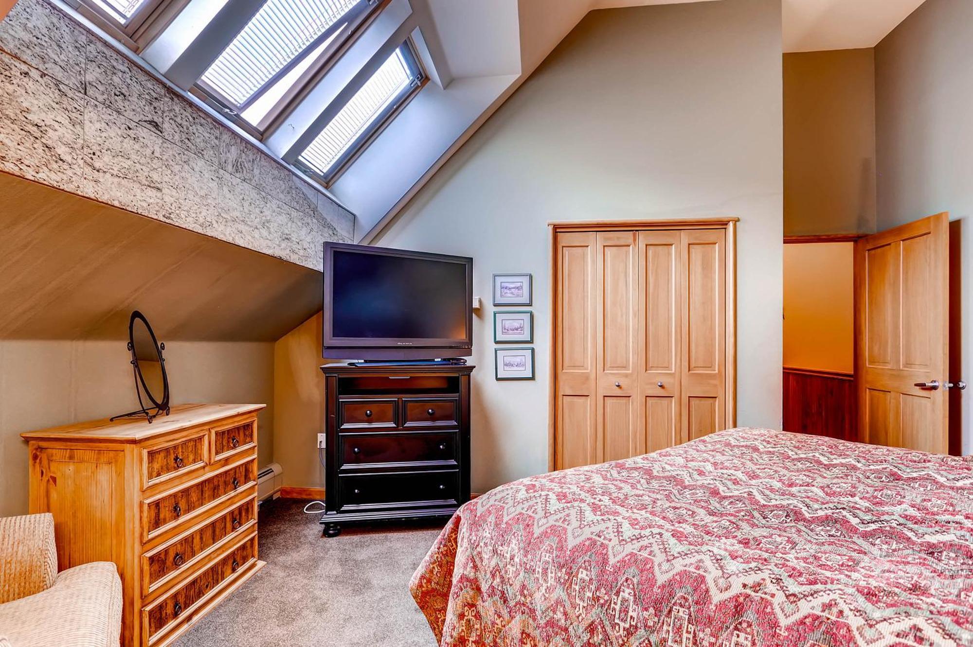 Resort Jackpine & Black Bear By Keystone