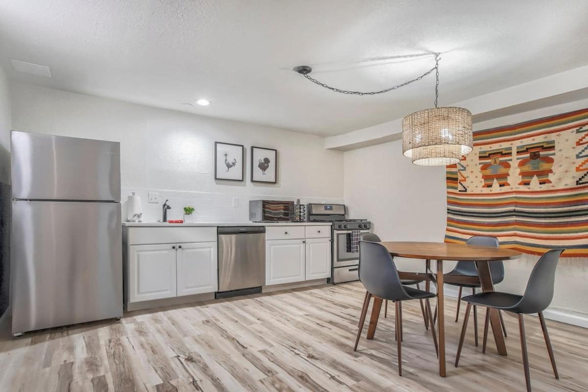 Pikes Estate 5 Apts Fire Pit Big Groups 20+ Holiday home Colorado Springs