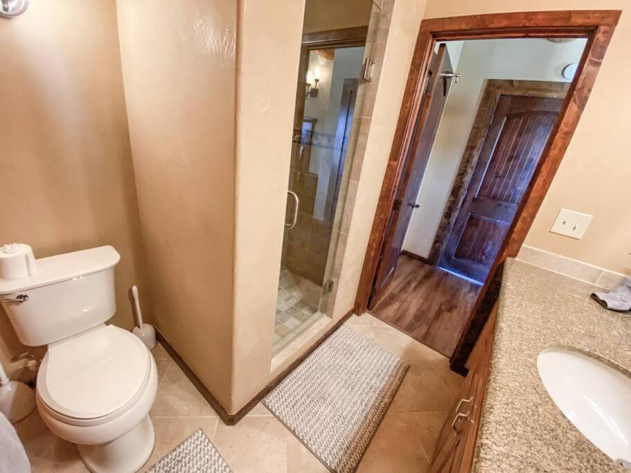 Spectacular Custom Log With Hot Tub, Epic Views, Fireplace - Moose Tracks