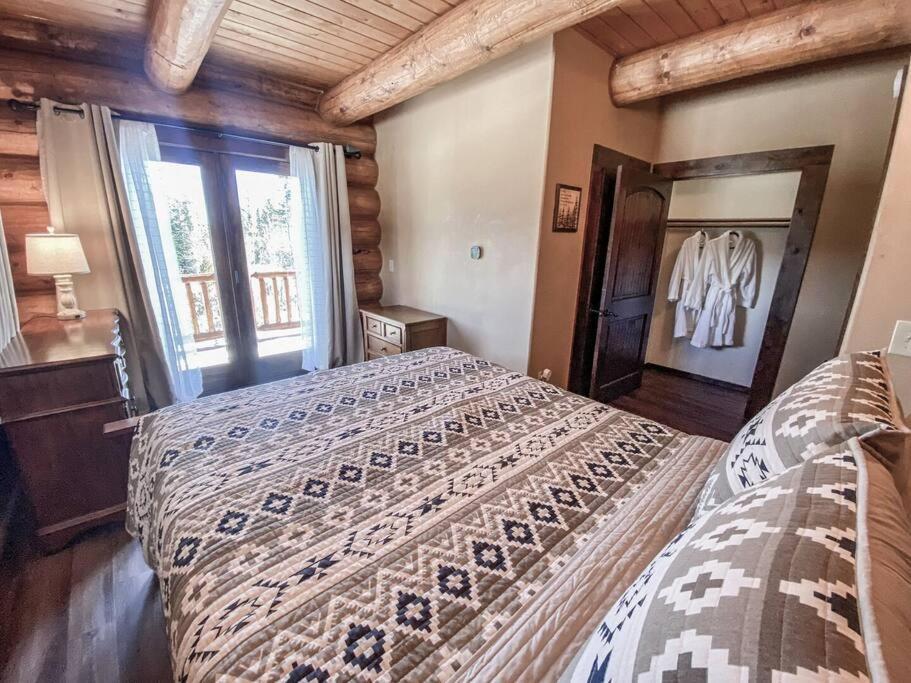 Holiday home Spectacular Custom Log With Hot Tub, Epic Views, Fireplace - Moose Tracks *