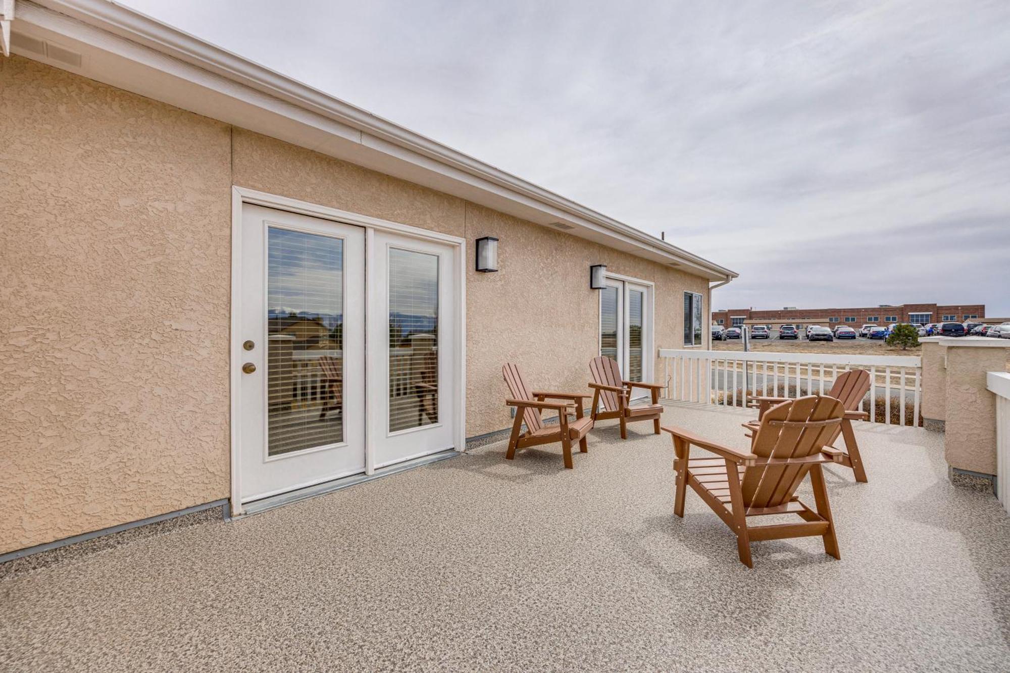 Large Colorado Springs With View Of Pikes Peak! * Pikeview