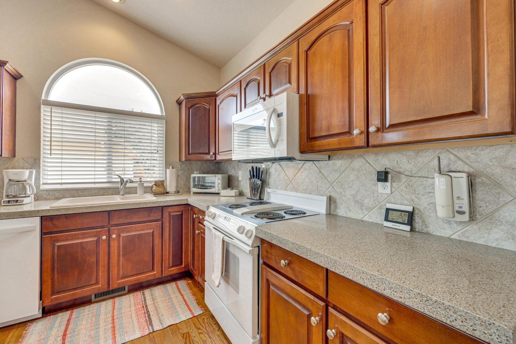 Large Colorado Springs With View Of Pikes Peak! * Pikeview