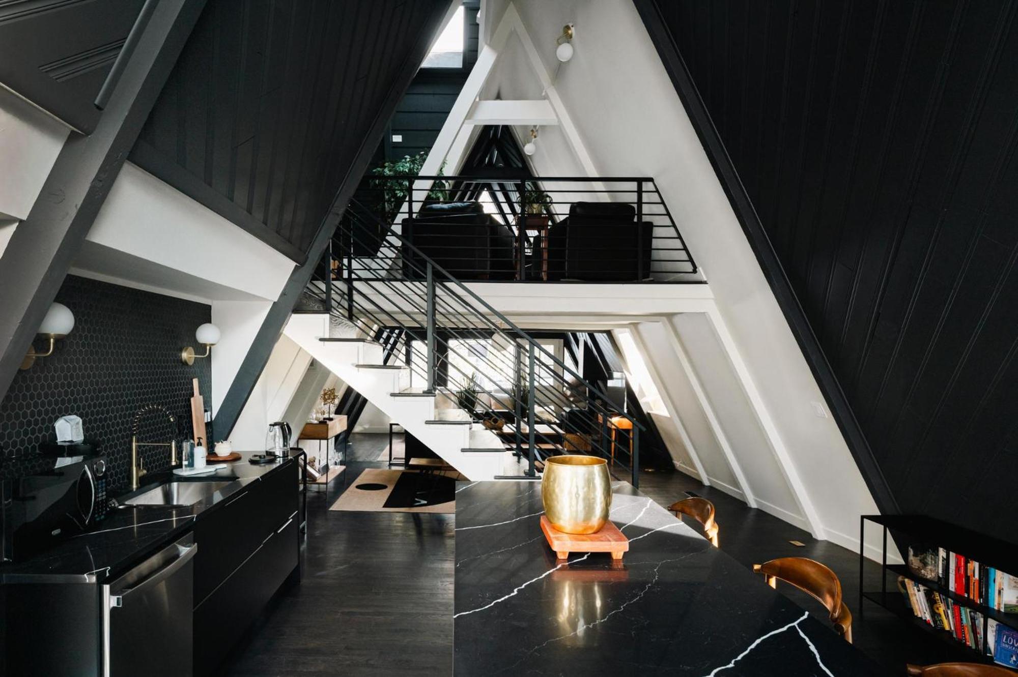 Modern A-frame - Mountain Views -