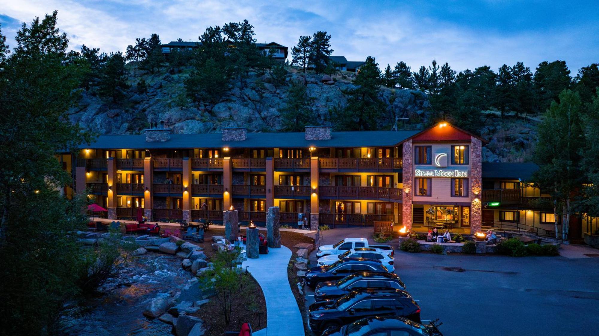 Silver Moon Hotel 3*