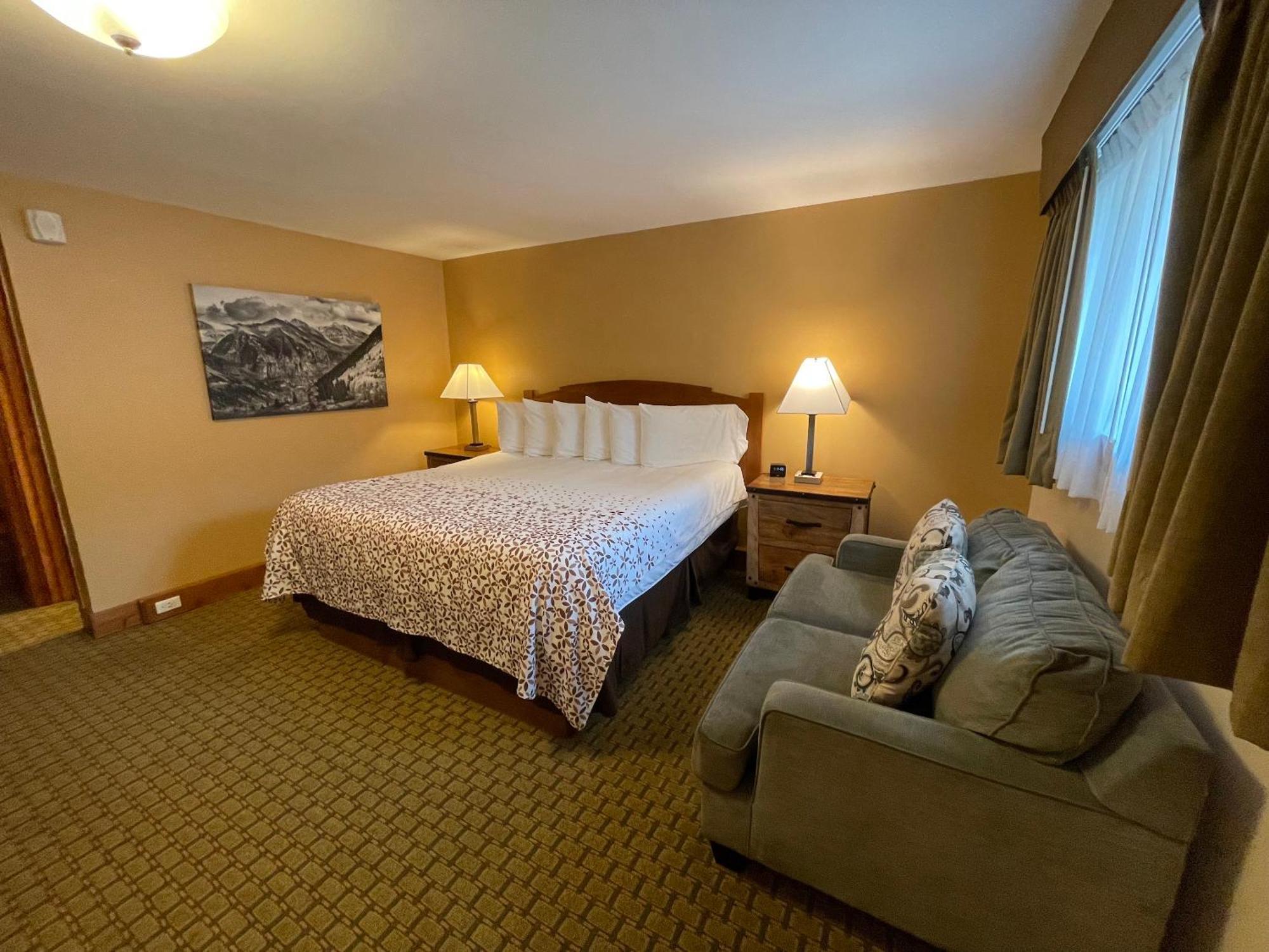 Silver Moon Hotel 3*