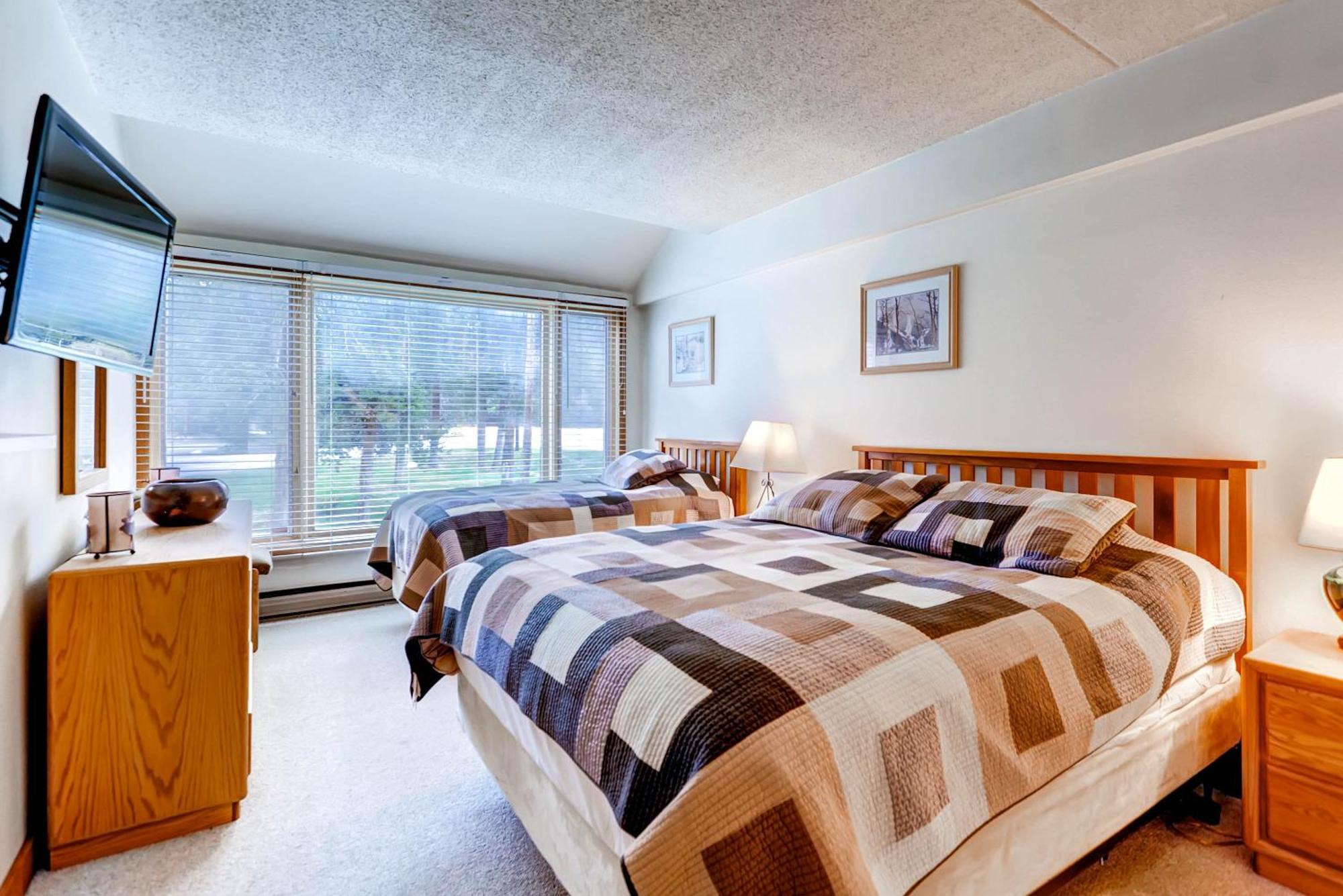 Lakeside Village By 3*