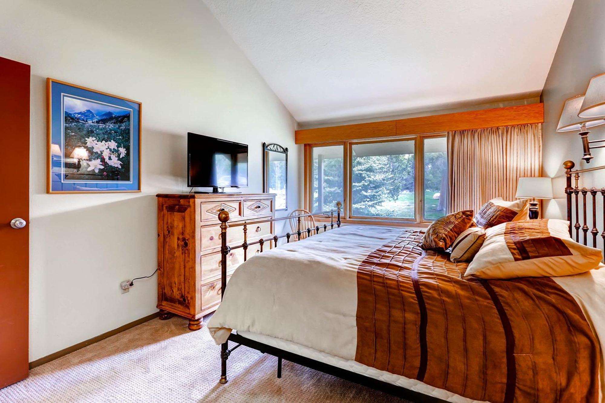 Lakeside Village By 3*