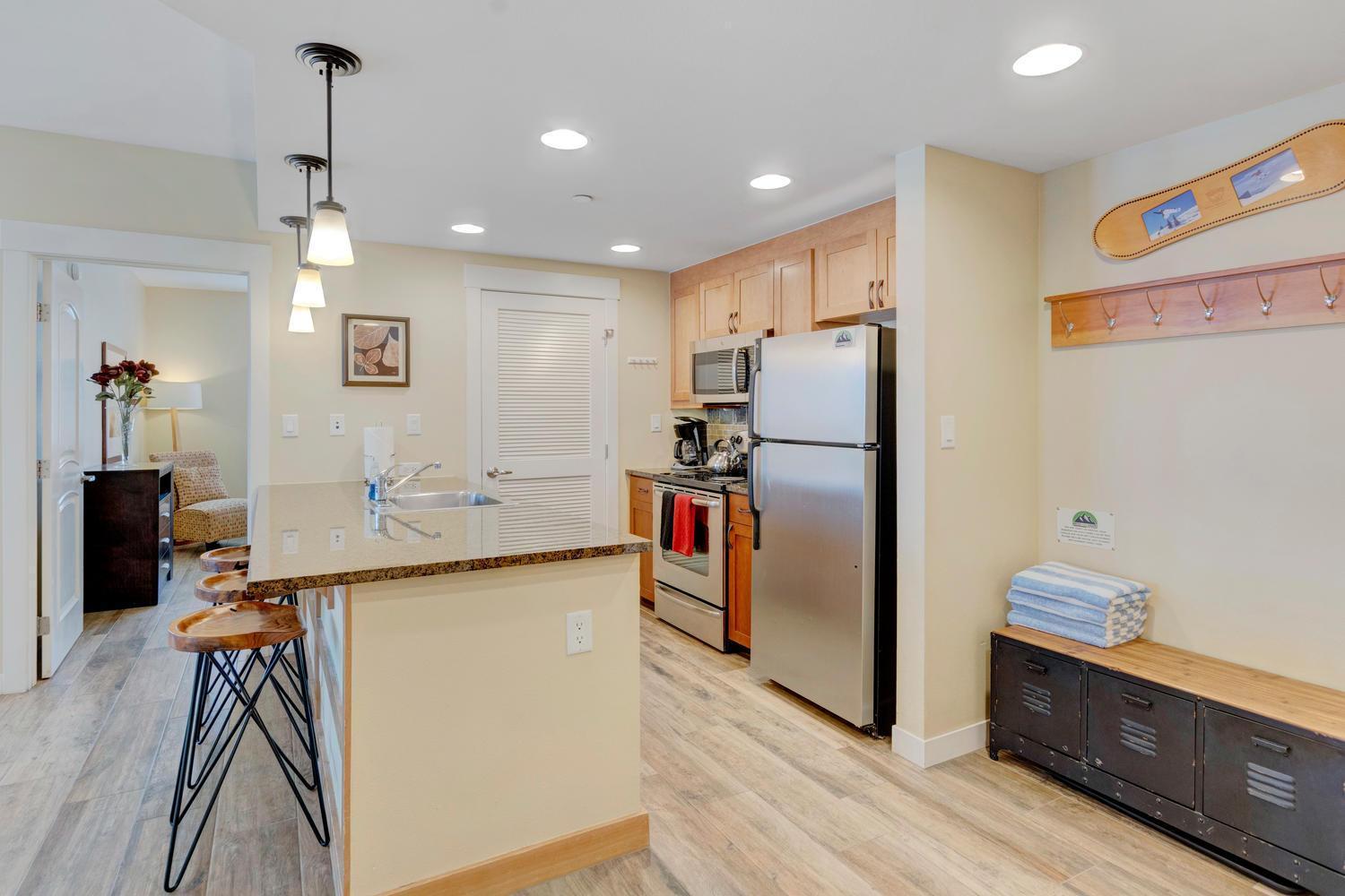 Holiday home Ski-out Luxury Condo: Mountain Views & Hot Tub Retreat