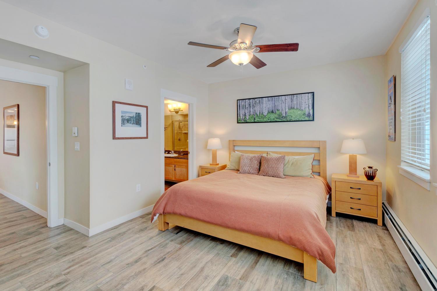 Holiday home Ski-out Luxury Condo: Mountain Views & Hot Tub Retreat