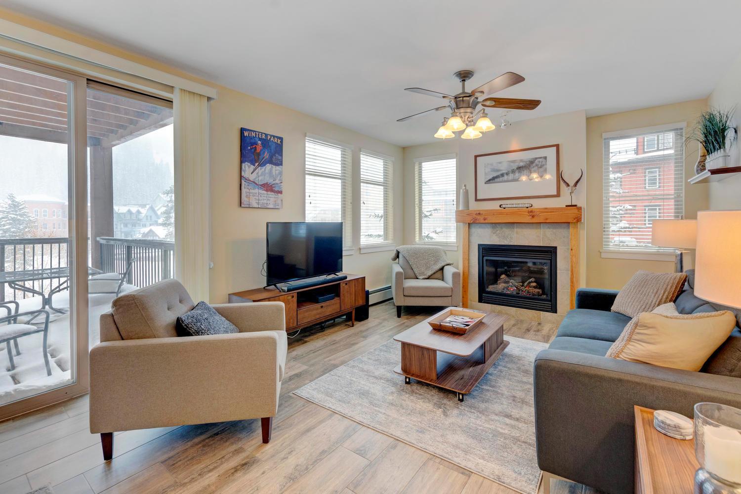 Ski-out Luxury Condo: Mountain Views & Hot Tub Retreat Winter Park
