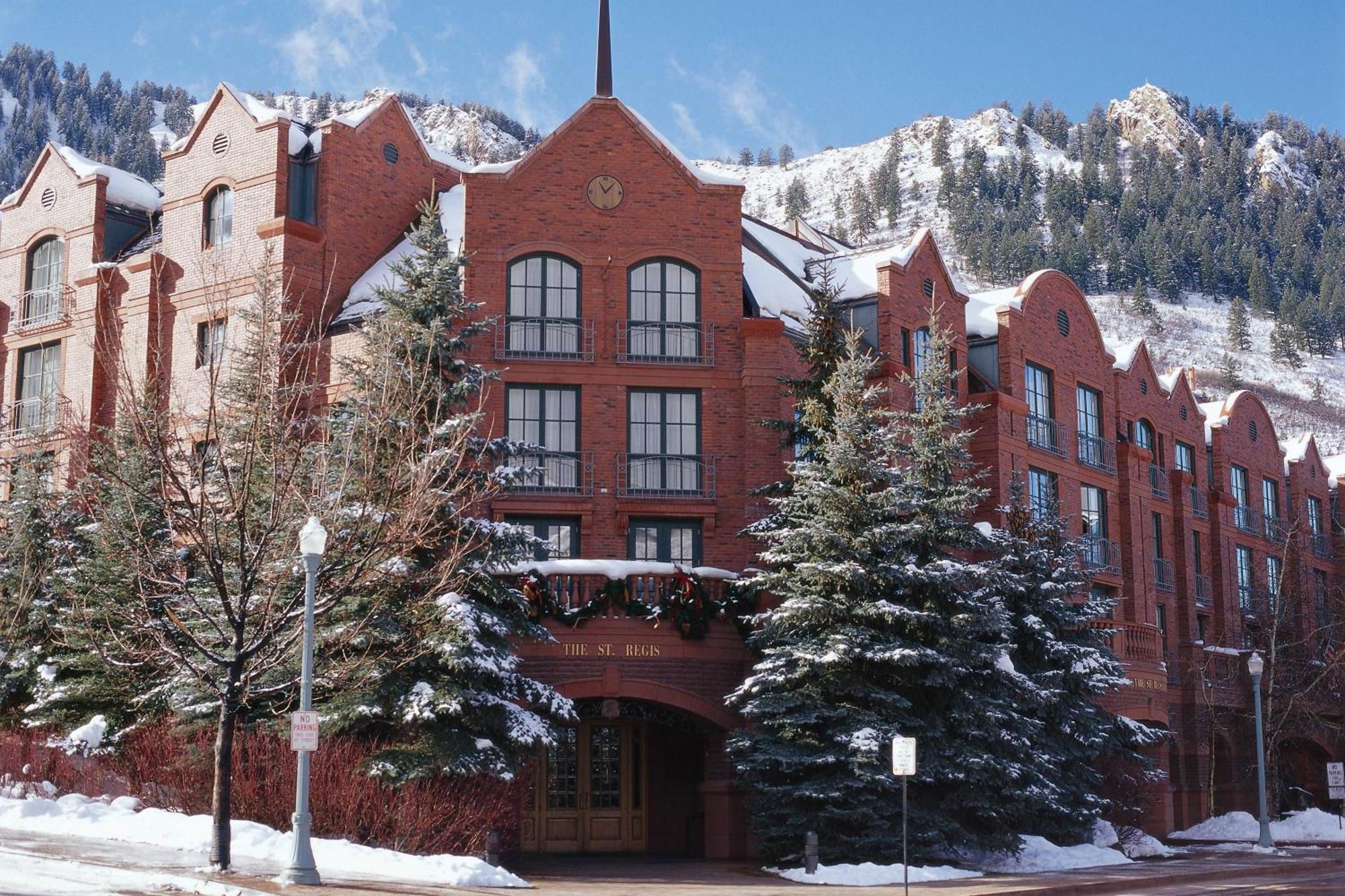 St. Regis Club, Hotel *
