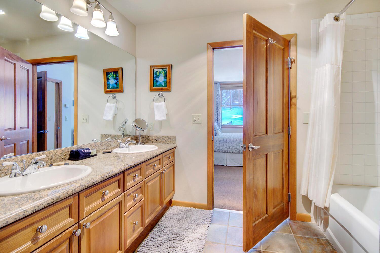 Holiday home Ski-in/ski-out Luxury Penthouse: Mountain Views & Hot Tub *