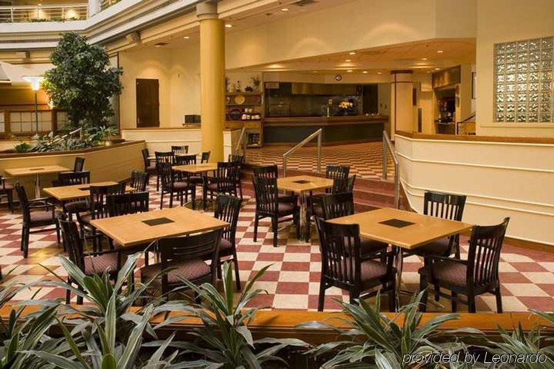 Hotel Embassy Denver Tech Center 3*