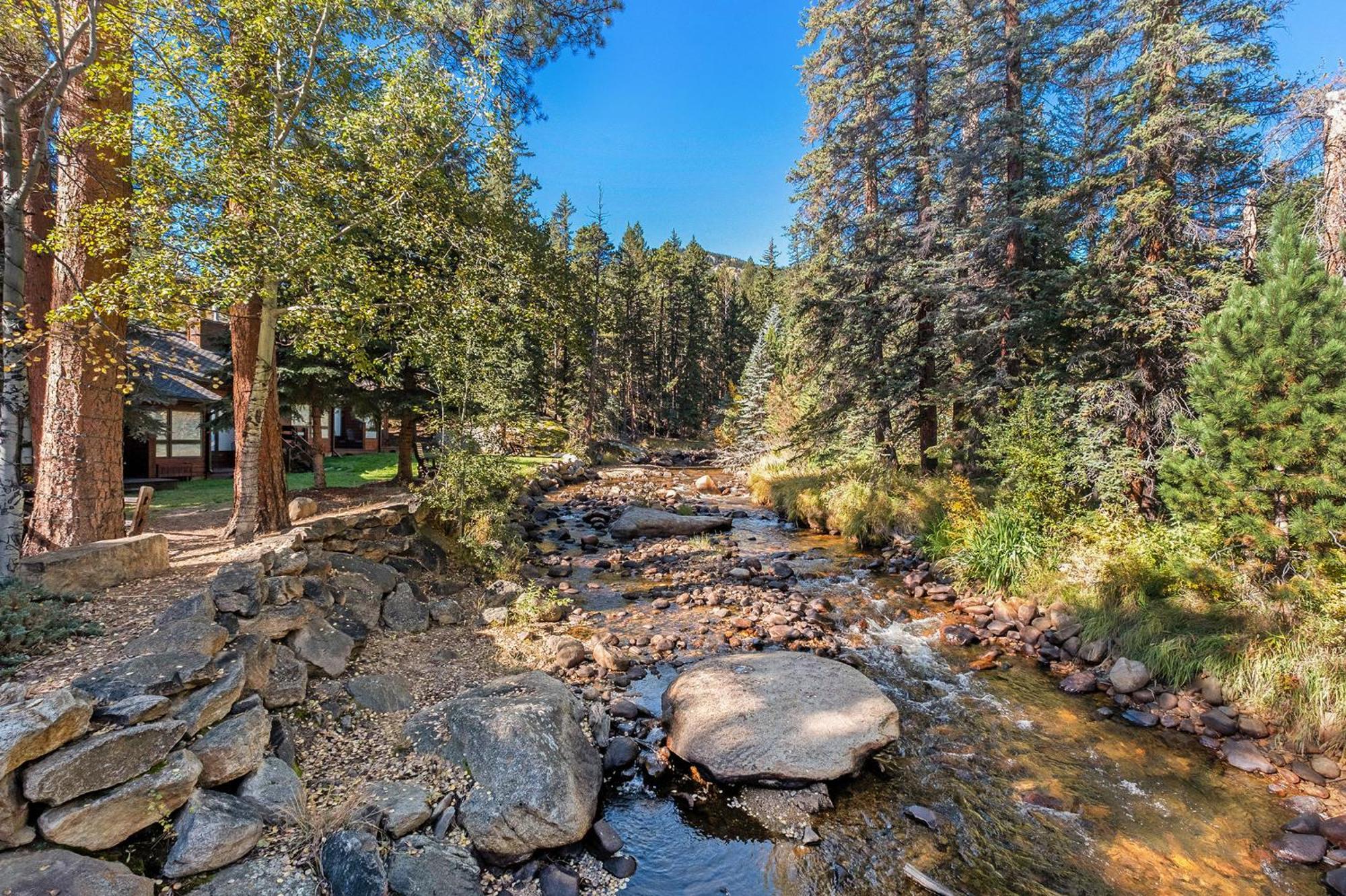 Boulder Brook On Fall River Hotel 3*