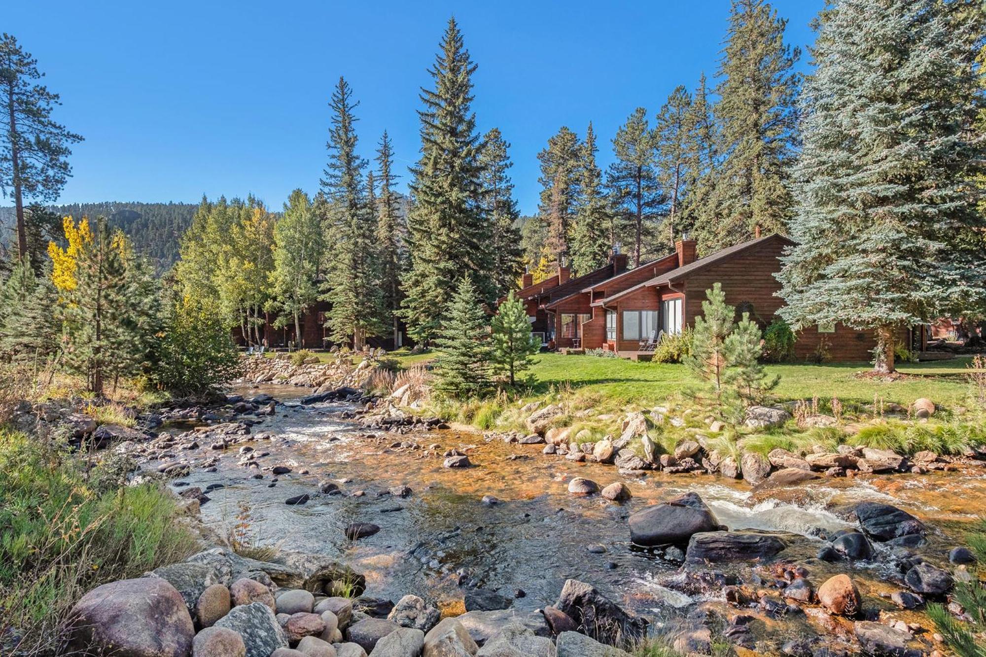 Hotel Boulder Brook On Fall River Estes Park